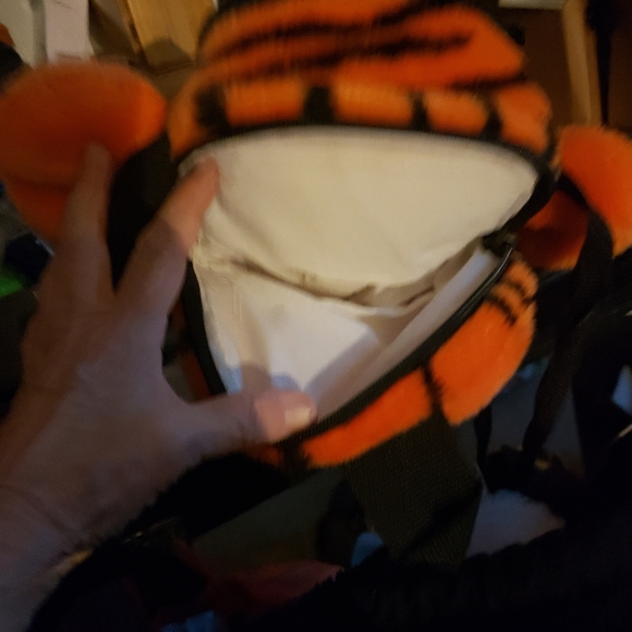 Tigger plush backpack. - Picture 3 of 5